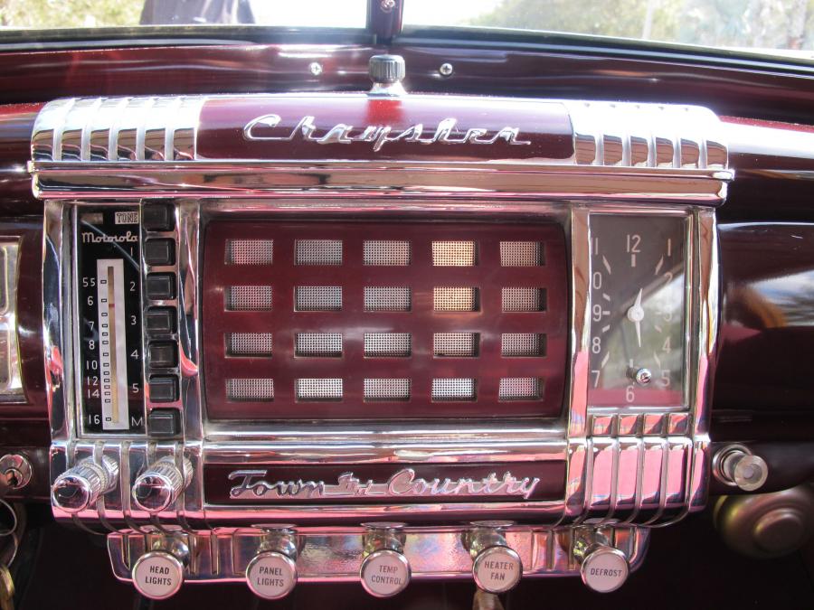  Chrysler Town & Country Windsor Sedan 1947 года  (фото 18 из 25)